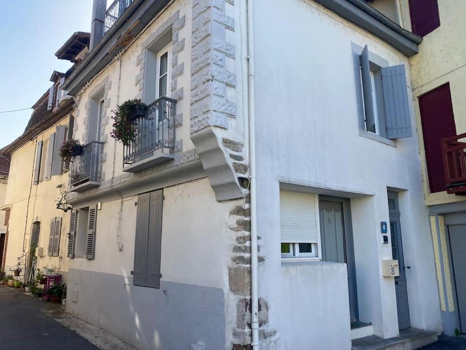 Appartement Le Nid Du Saleys - 70 M2 Centre Ville De Salies-de-Béarn Exterior photo